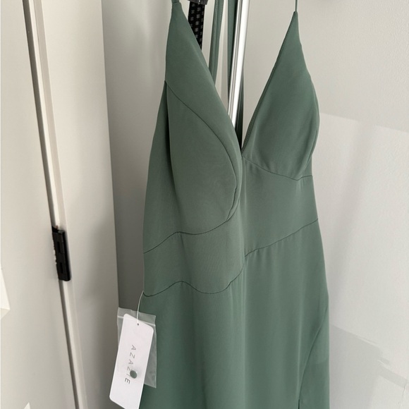 Azizi bridesmaid dress- new tags on - size 14 - Picture 1 of 3